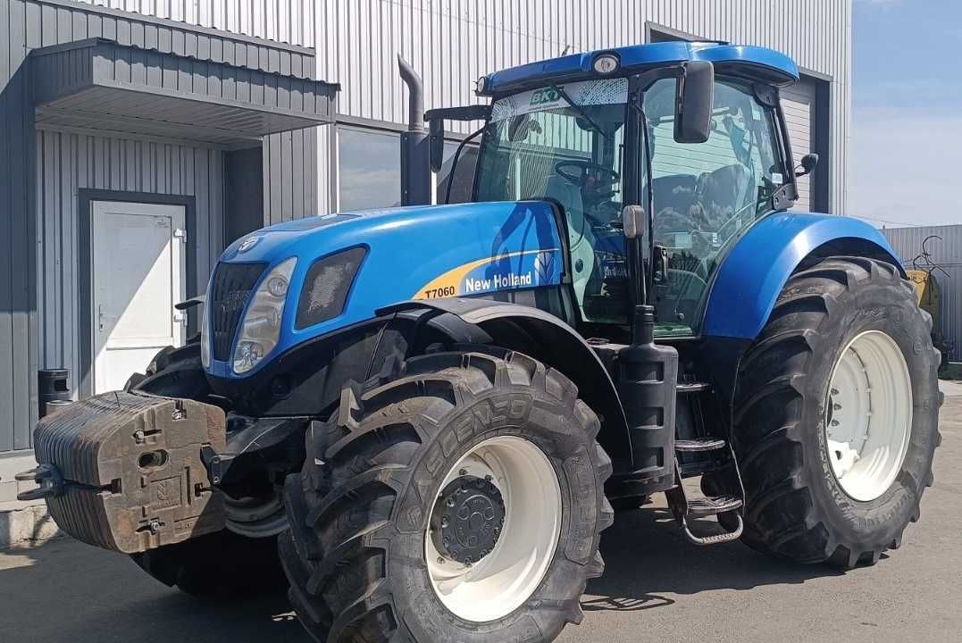 Трактор New Holland T7060