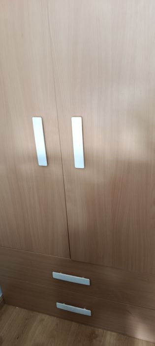 Roupeiro de madeira moderna