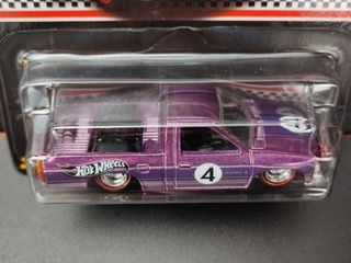 Машинка Hot Wheels RLC 2023. 1993 Nissan Hardbody (D21) Custom