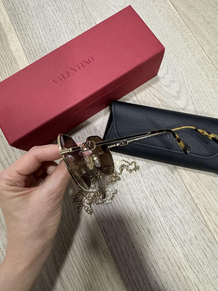 Сонцезахисні окуляри Valentino