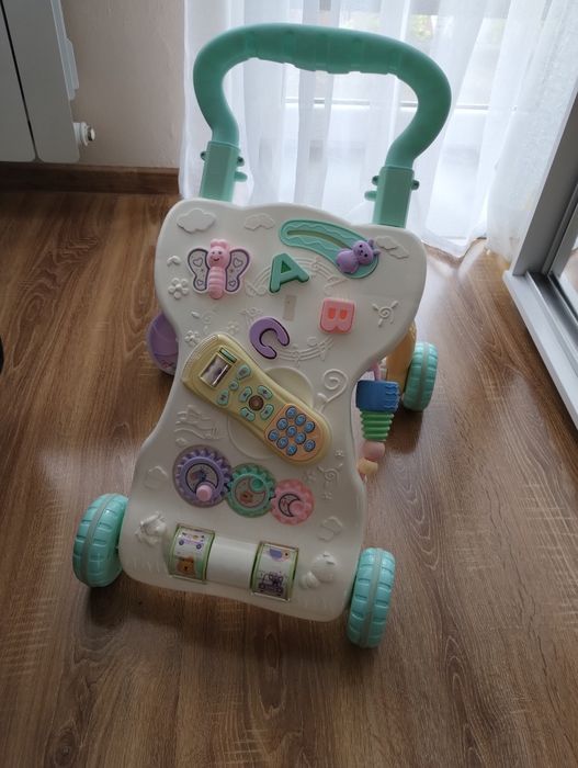 Pchacz chodzik dziecięcy