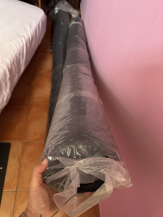 2 rolos de relva sintética novos, ainda fechados, 5mx2m 100€