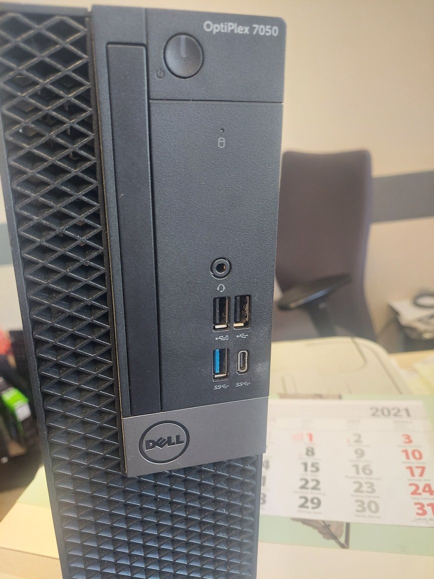 Komputer Lenovo M700 midi 35x34x9cm i3-6100 4x3,7GHz ddr4 8GB SPRAWNY