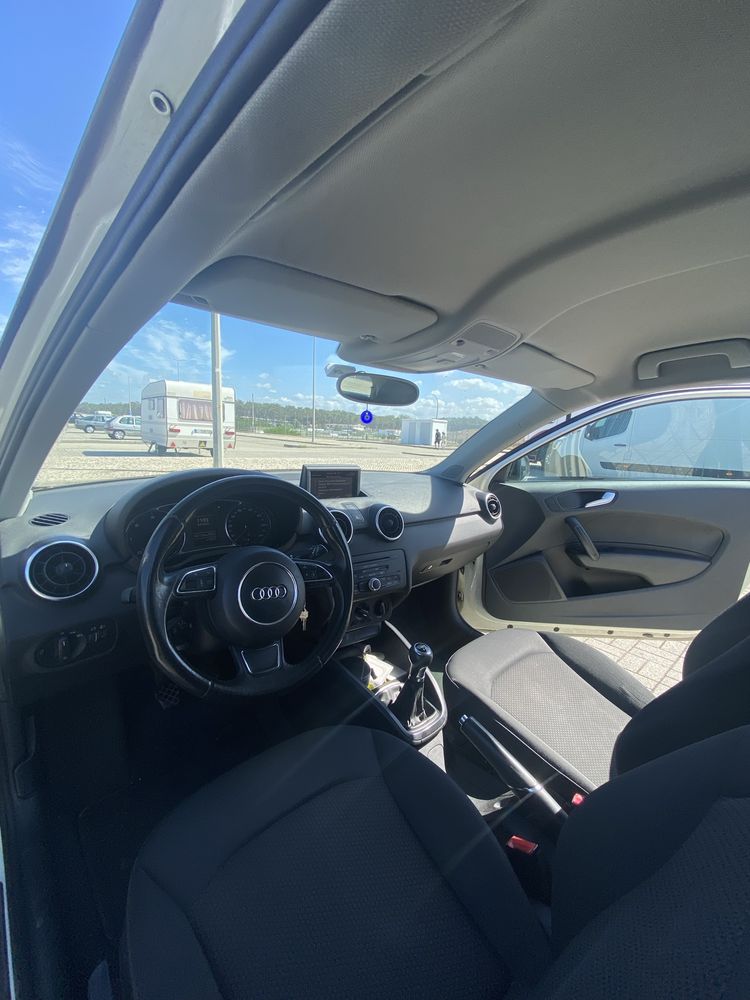 Vendo audi A1 1.6tdi 105cv 2011 bom estado