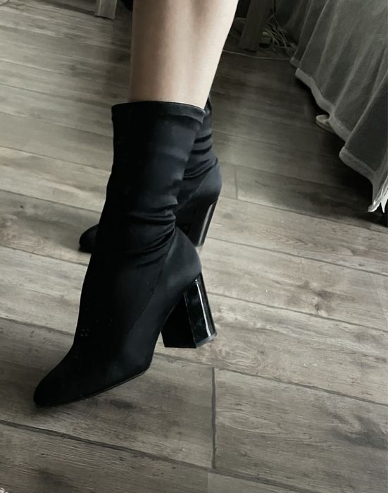 Bershka ботильйони-чулки 38 розмір