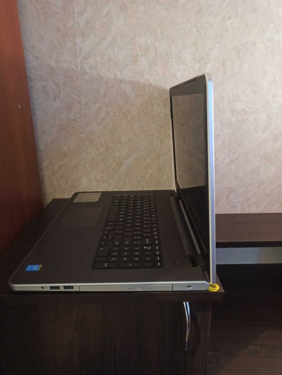 Ноутбук 17.3  Dell Inspiron 5758