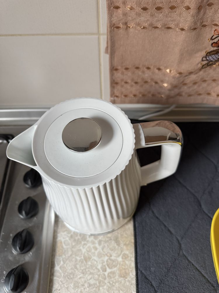 Електрочайник Tefal LOFT KO250130