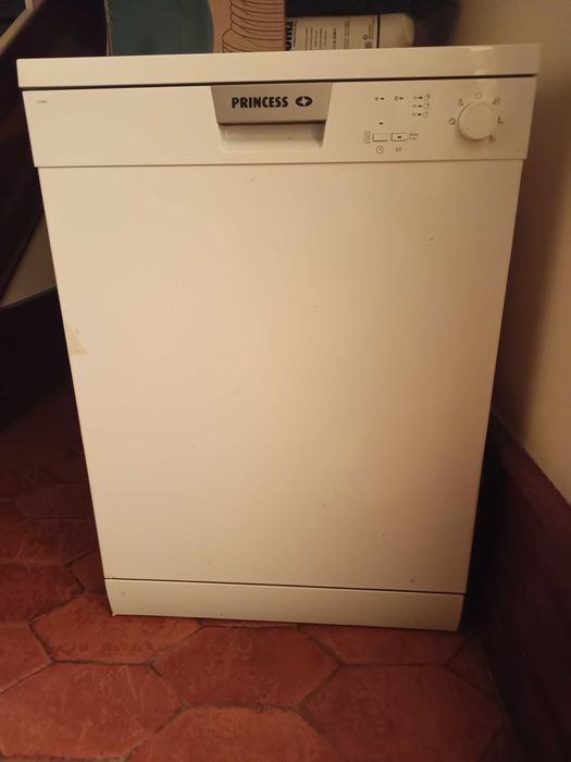 Máquina de lavar louça com pouco uso