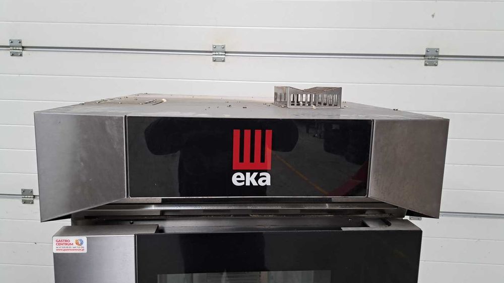 Piec konwekcyjno-parowy Tecnoeka z okapem i podstawą