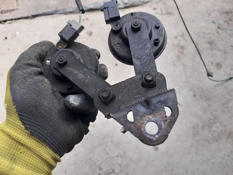 Сигнал клаксон оригінал Тойота Авенсіс т27 із фішкою Denso