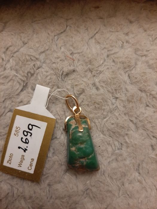 Wisiorek z naturalnym turkusem