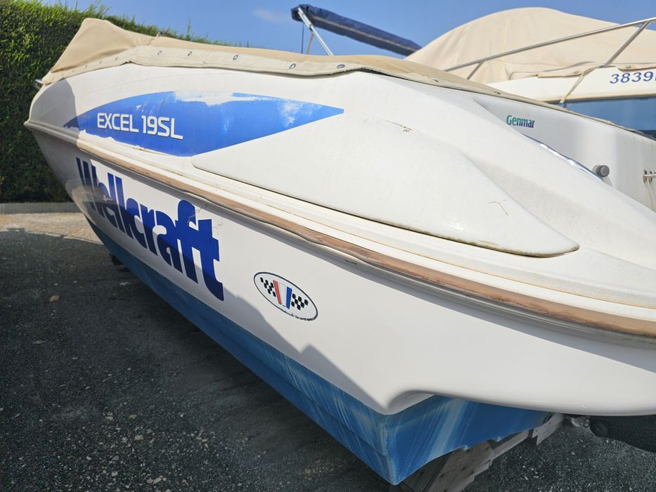 Lancha cabinada (primeiro registo 2015).