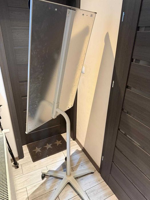 Tablica do pisania markerami na stojaku 90x70cm