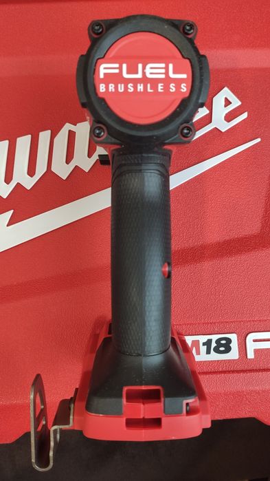 Топовий безщітковий імпакт шуруповерт Milwaukee 2953-20