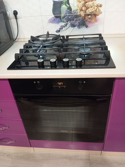 Продам комплект варильна поверхня газова і духова шафа електрична