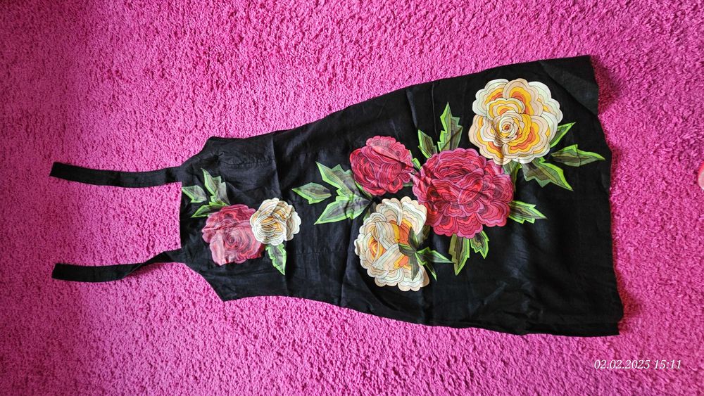 Sukienka letnia czarna w kolorowe kwiaty