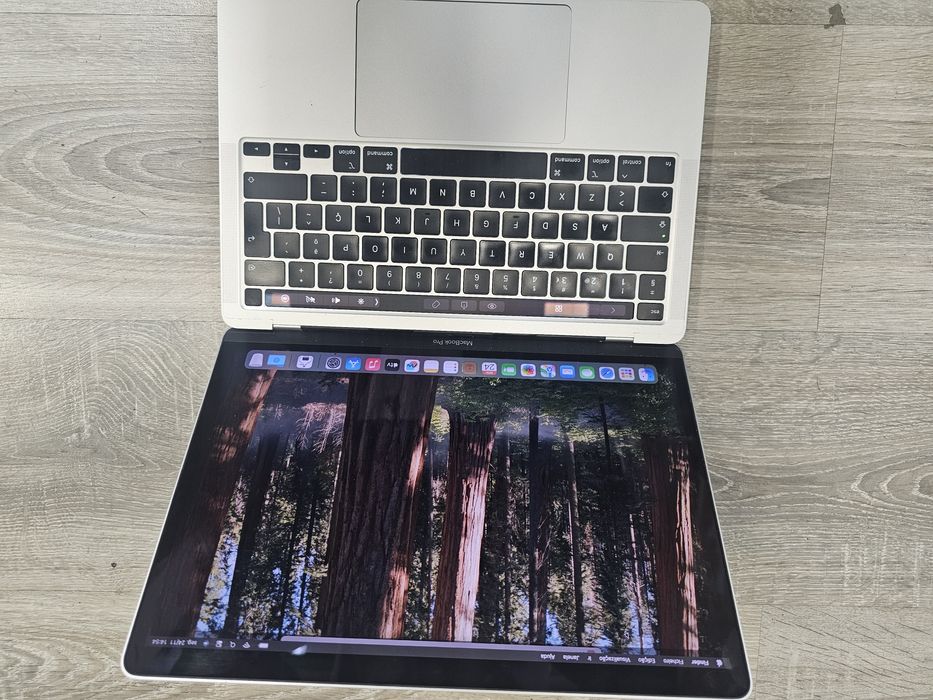 Apple Macbook pro 13 com touchbar 2020 A2289