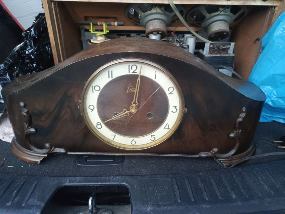 Stary zegar kominkowy przerobiony na baterię