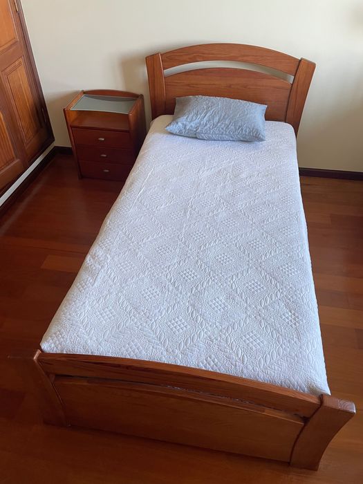 Quarto Solteiro (Cama/Mesa de Cabeceira/Escrivaninha/Camiseiro)