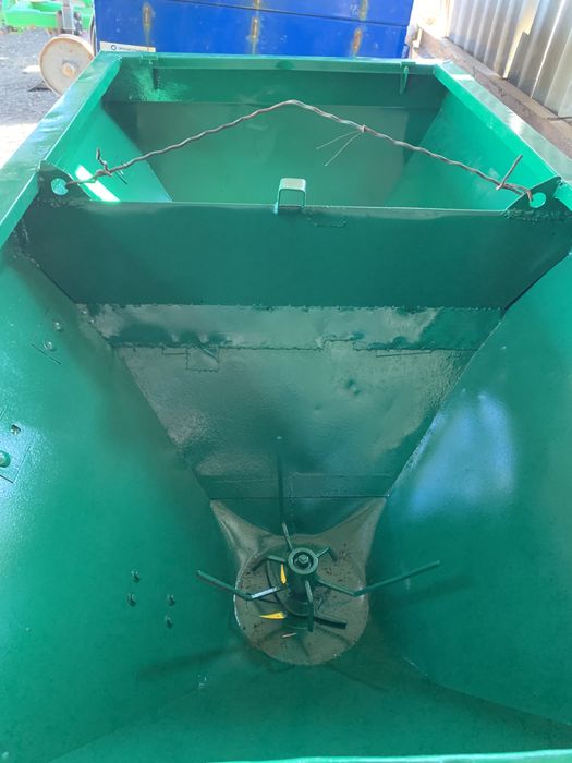 Розкидач добрив  Мвд-1000, МВУ, РМД -1000