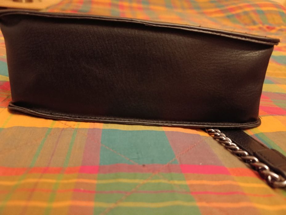 Сумочка чорна з замшевою вкладкою