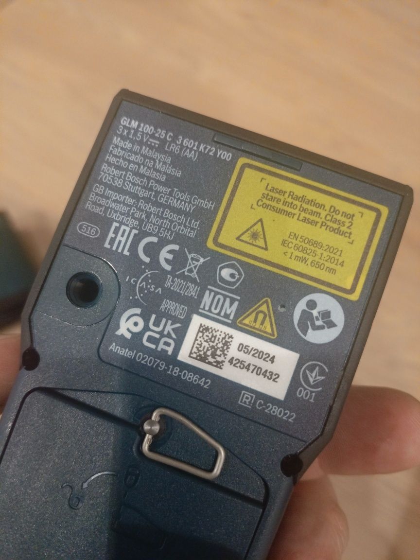 Jak nowy dalmierz laserowy Bosch GLM 100-25 C Professional kamera