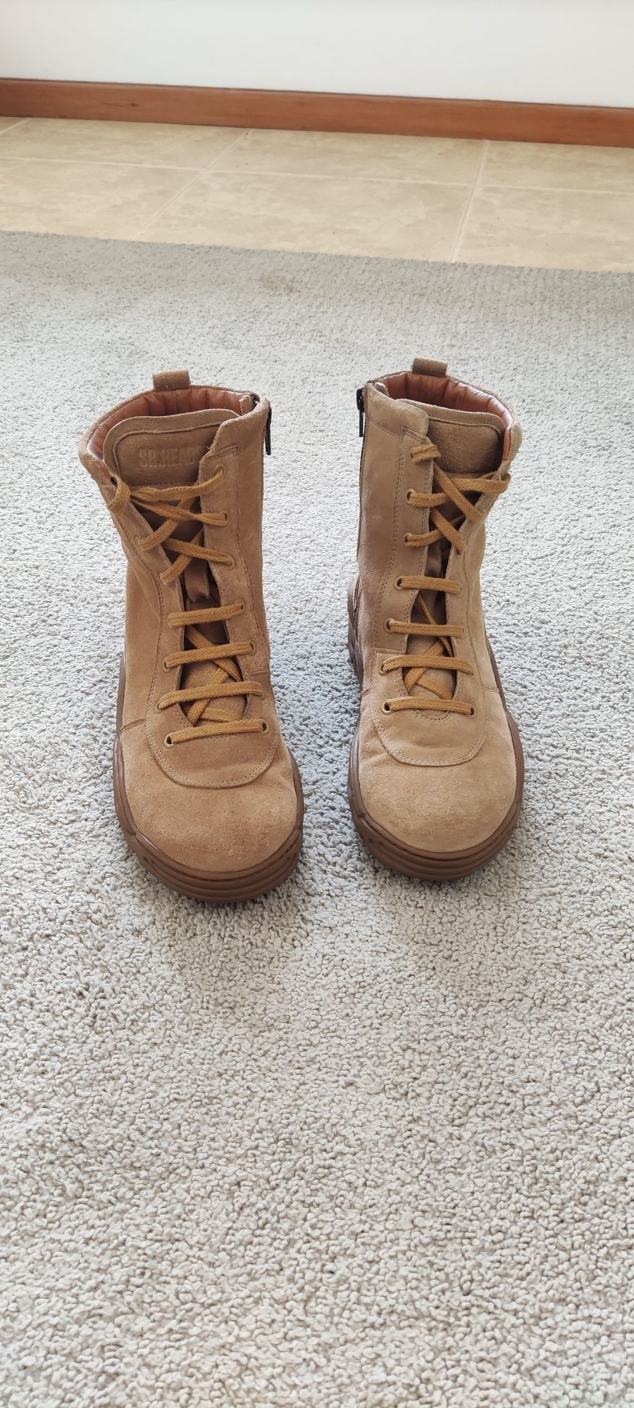 Bota estilo militar