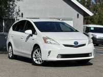 2014 Toyota Prius v Five