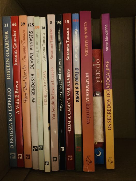 Vendo livros à caixa