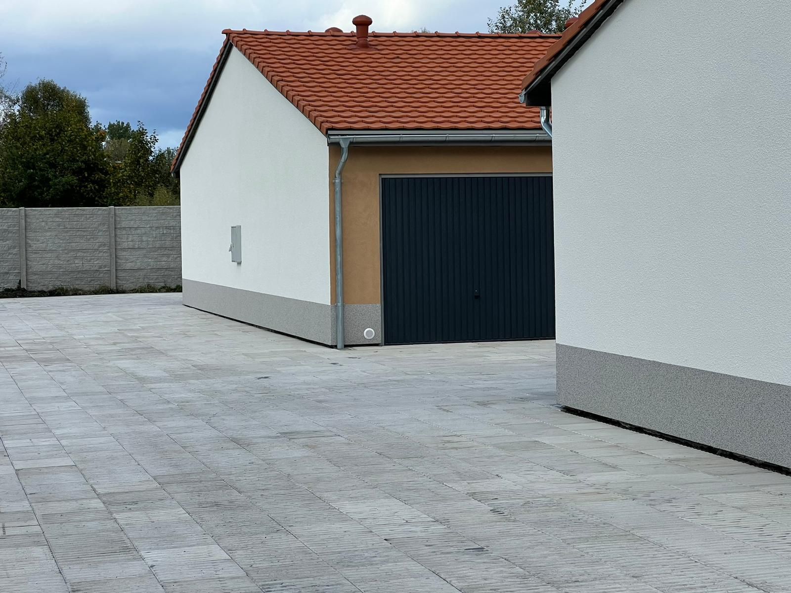 Garaże - Parking monitorowany 24h