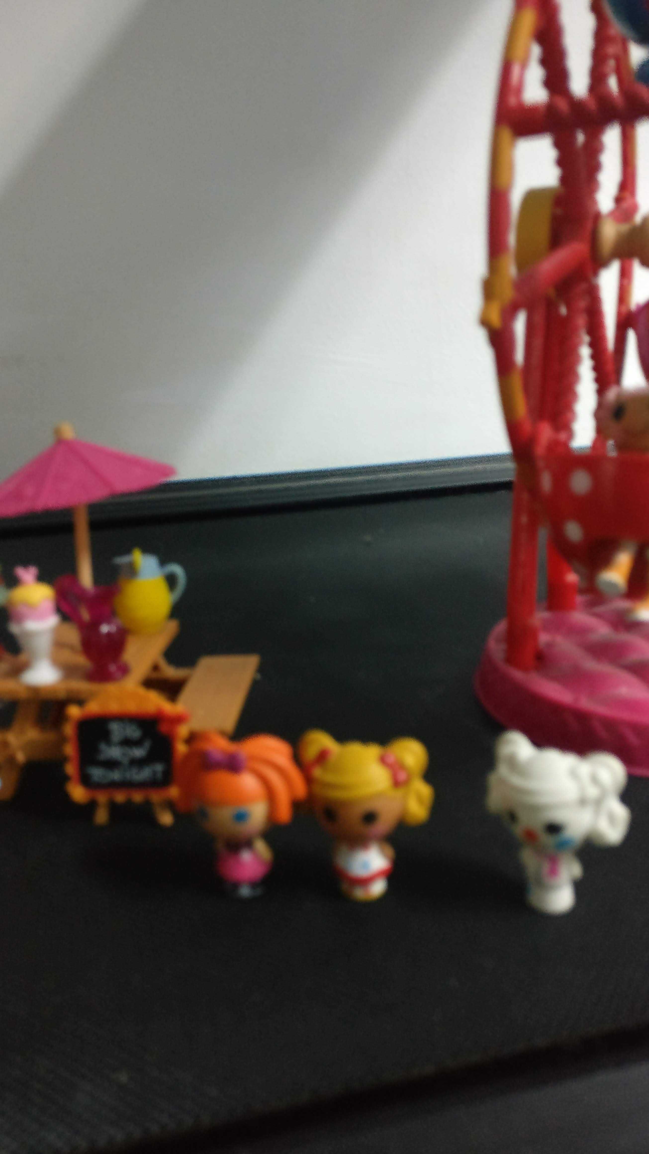 Casinha e roda de diversões das Lalaloopsy