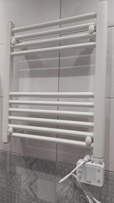 Grzejnik elektryczny łazienkowy ,funkcja suszenia ręczników latem.