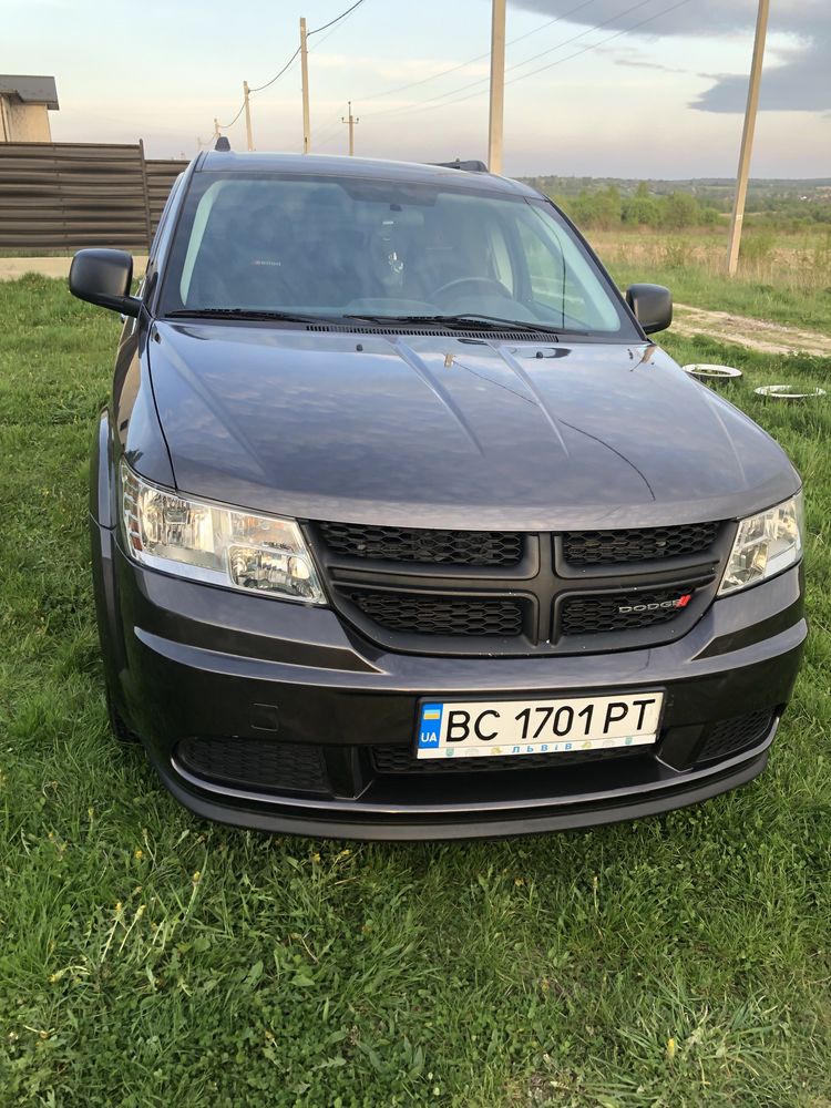 Автомобіль Dodge jorney