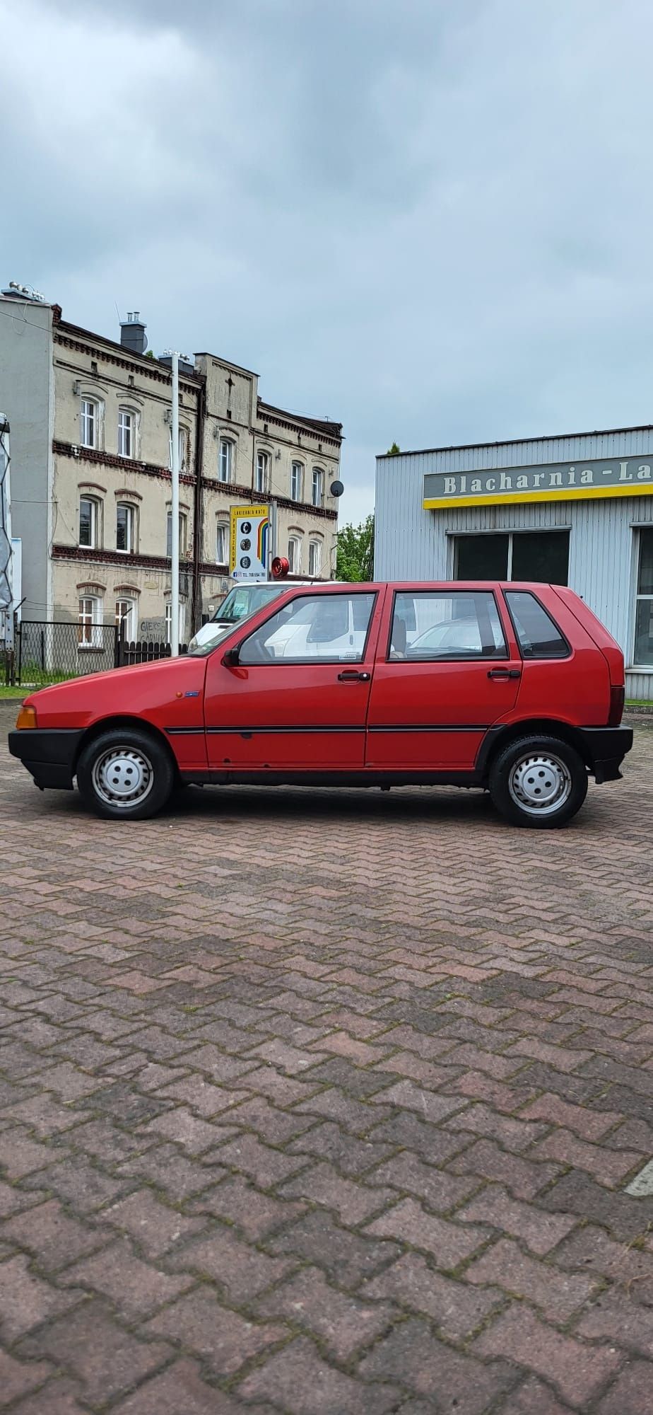 Fiat Uno 1993r    40 tys km przebiegu  Spód auta zdrowy .
