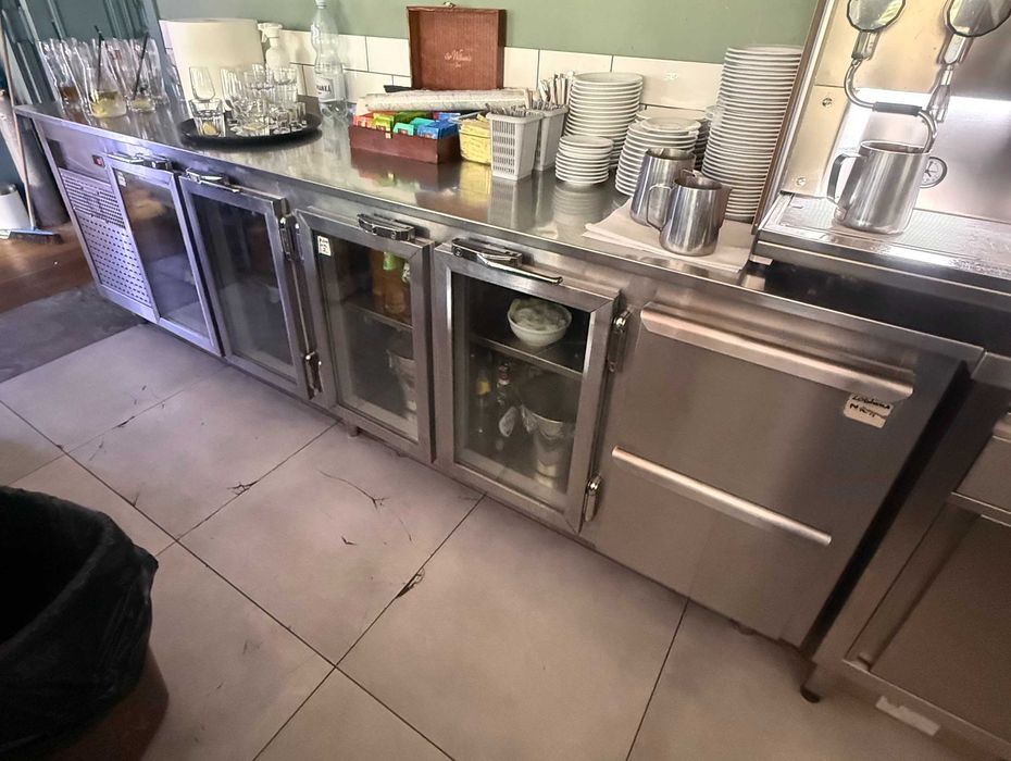 Stoły chłodnicze, robocze, witryny, po likwidacji restauracji Kraków