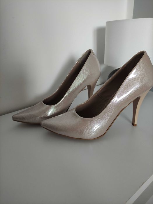 Szpilki nude beżowe 37 polskie