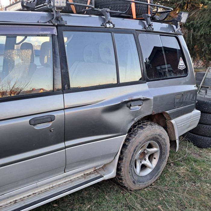 Maska klapa bagażnika drzwi Mitsubishi Pajero