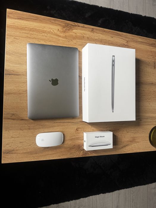 MacBook Air M1 256 GB, 8 GB RAM Magic Mouse  Stan Perfekcyjny