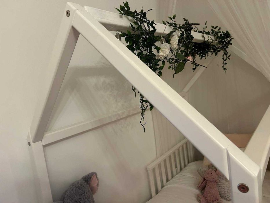 Cama Criança Casinha + Guarda fatos + cabides