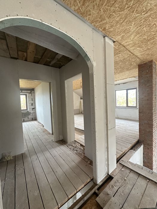 Продається будинок у районі Олексіївки.