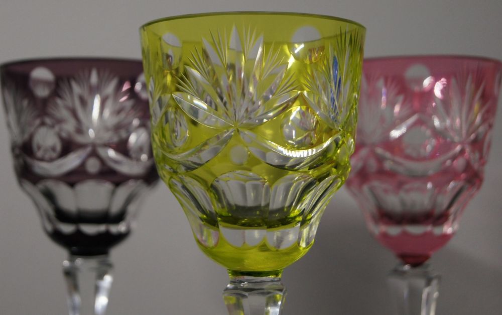 Zestaw sześciu kryształowych kieliszków do wina