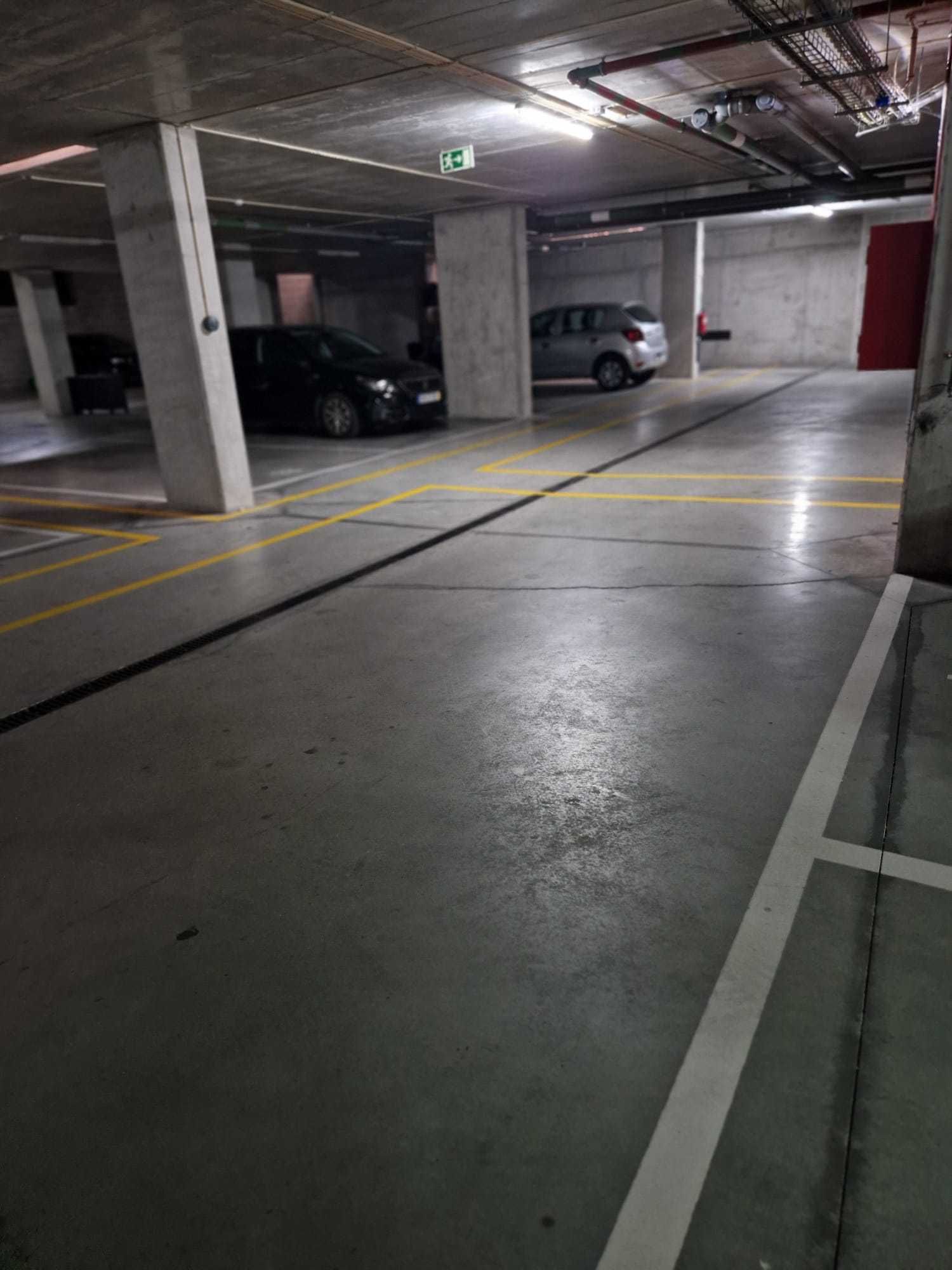 Lugar de Garagem - Rua João Abel Manta, Loures