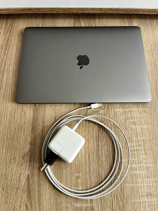 MacBook Air 13, i5, 8/256, 2018