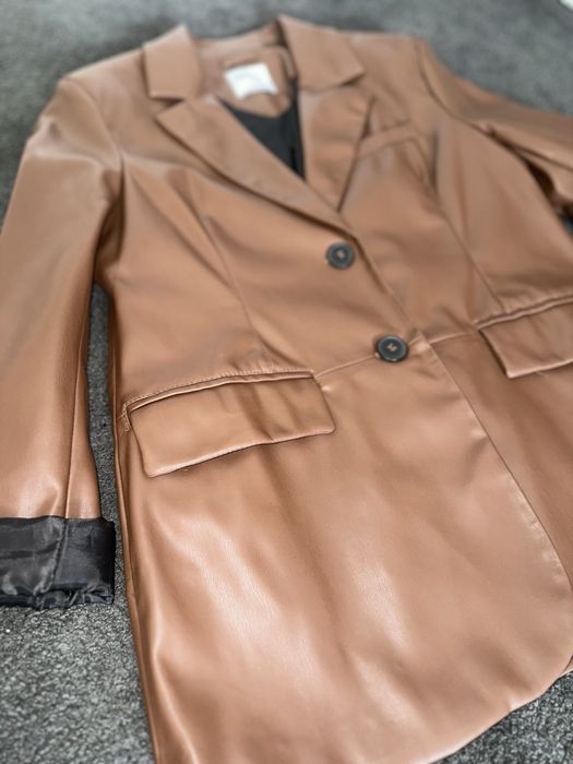 Шкіряний піджак від Bershka