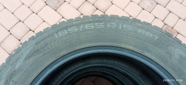 Komplet opon zimowych Nokian Tyres iLine 185/65R15 88T 2015