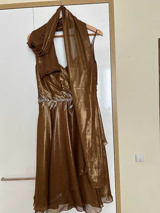 Сукня нарядна середньої довжини