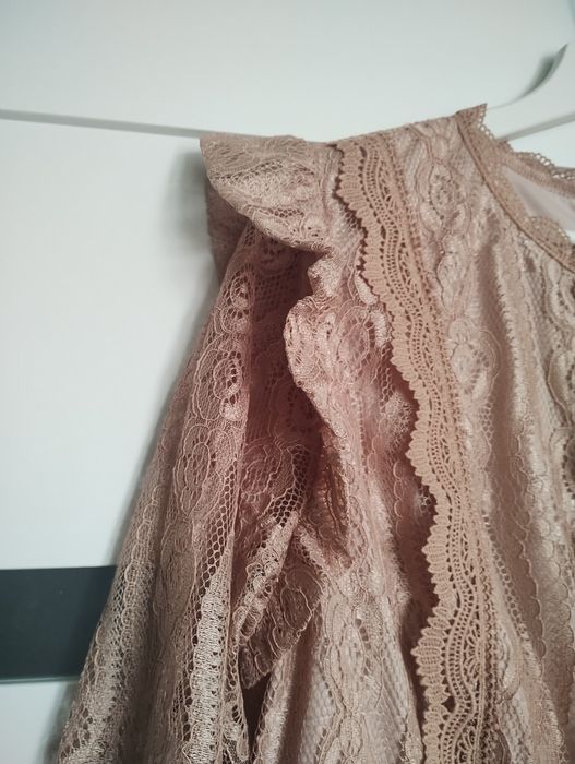 Sukienka koronkowa z tiulem