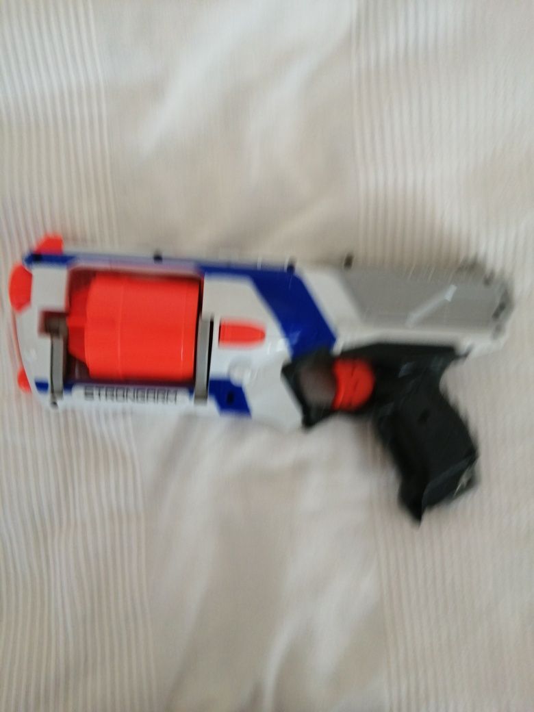 Pistolet Nerf strongarm
