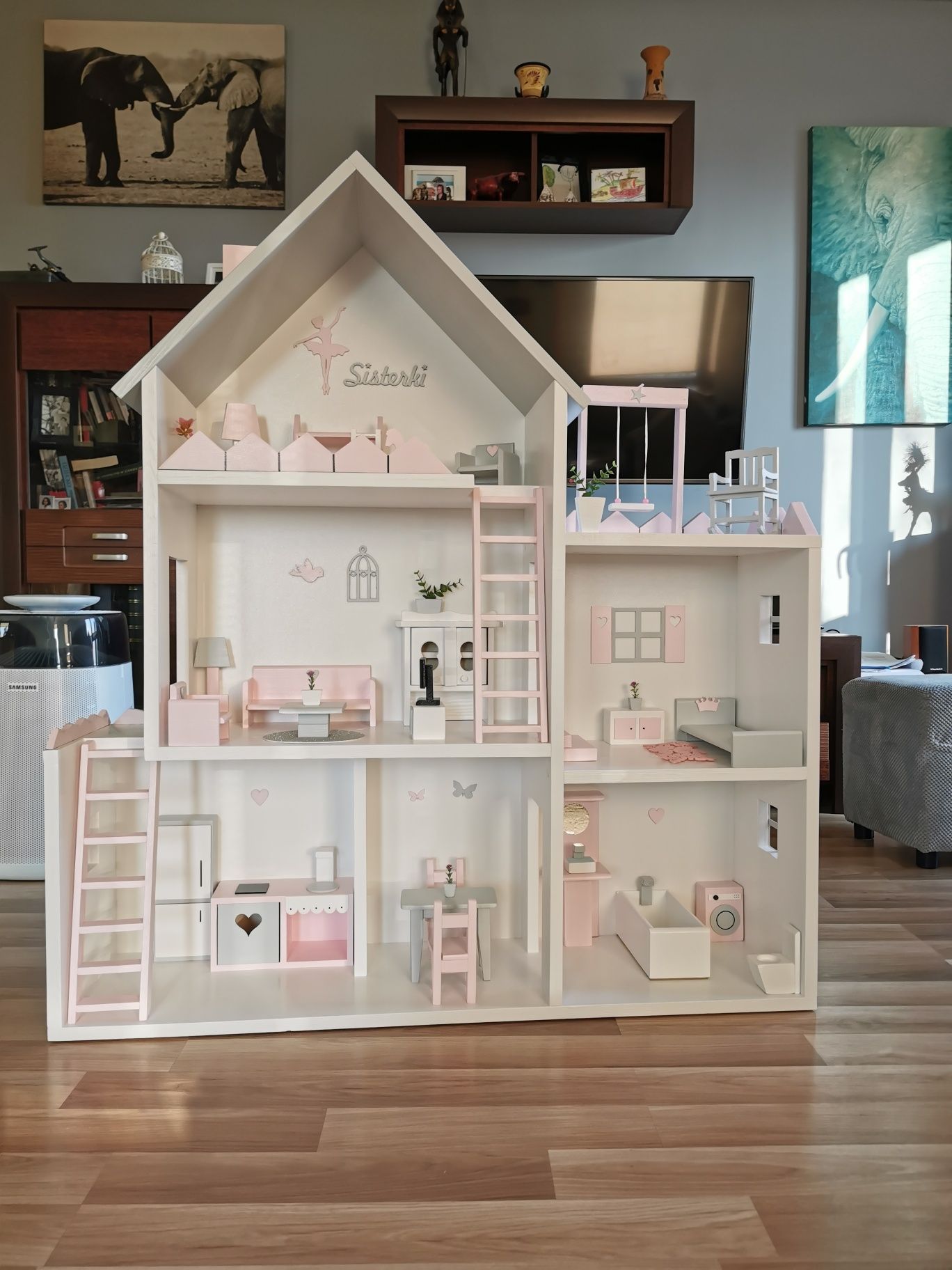Drewniany domek dla lalek Barbie