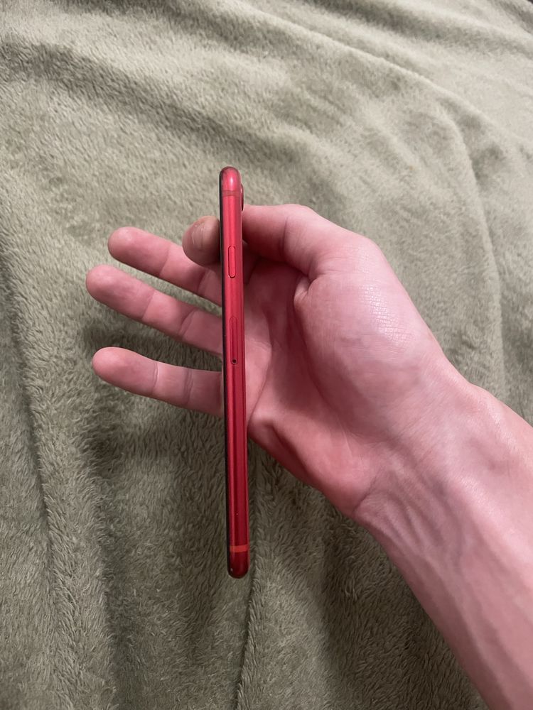 iPhone.    SE.       2020